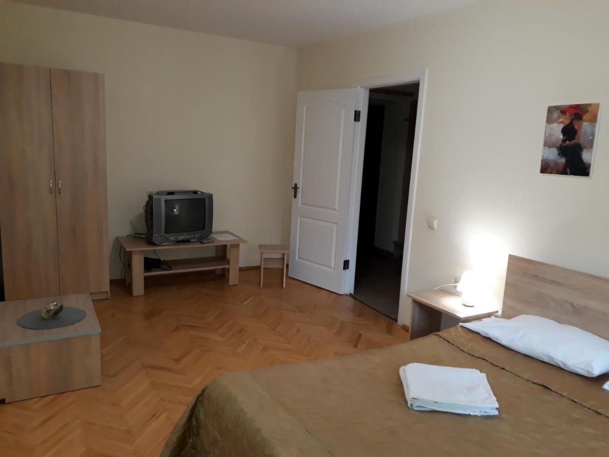 Затишні Апартаментами Біля Озера Ternopil Extérieur photo